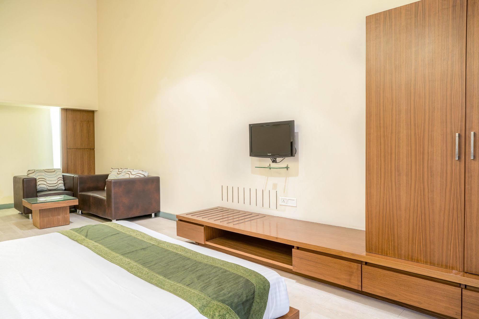 Mint Koregaon Park Next To Osho Ashram Pune Ngoại thất bức ảnh